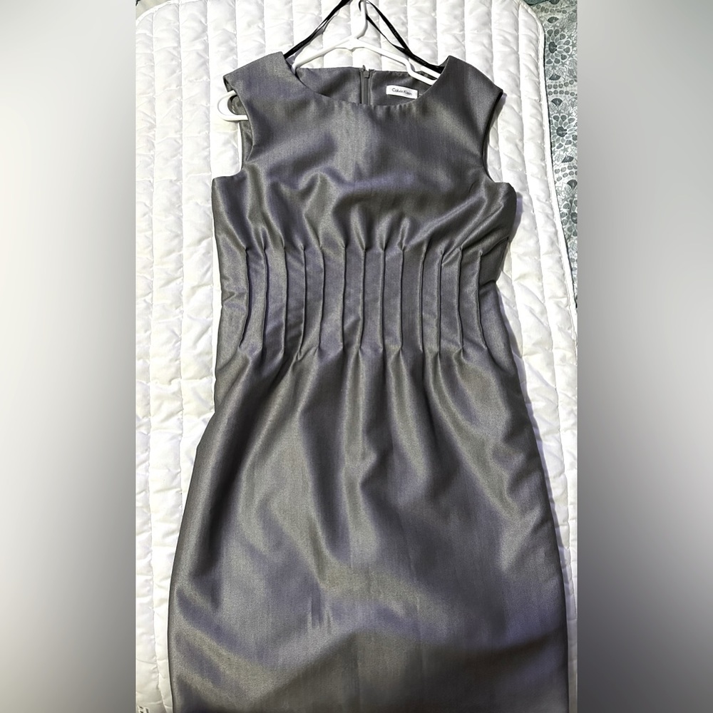 Calvin Klein - Size 10 - Professional